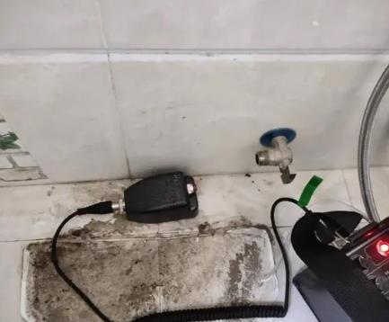 右江屋顶漏水维修公司分享下卫生间漏水的危害及解决方法